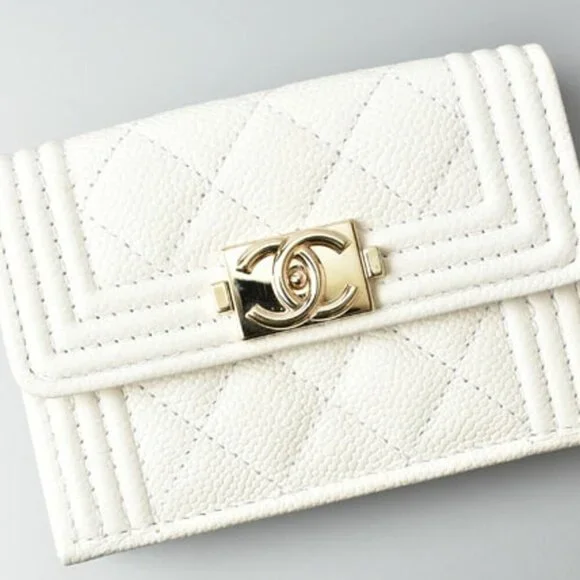 CHANEL White Caviar Leather Wallet - Picture 2 of 11
